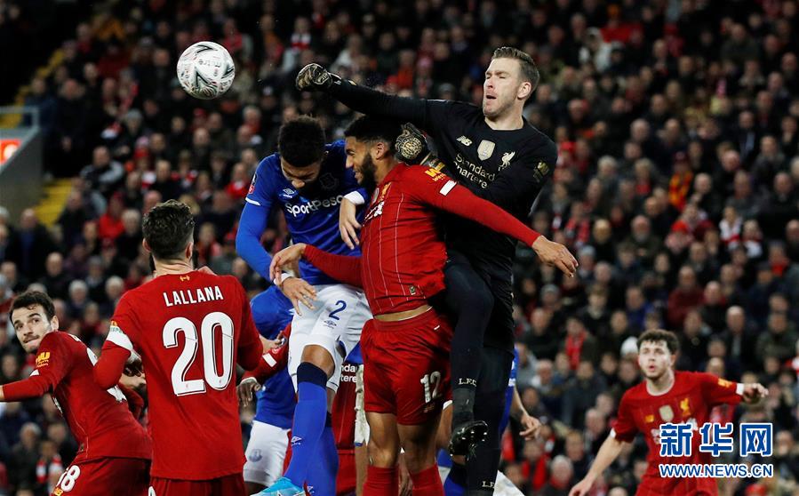 巴甲末轮赛前，内马尔获赠桑托斯生涯150球纪念品