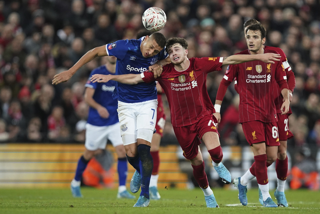 中国队在米兰冬奥会冰壶落选赛中以5-2战胜菲律宾队，取得三连胜，成为唯一全胜队伍。